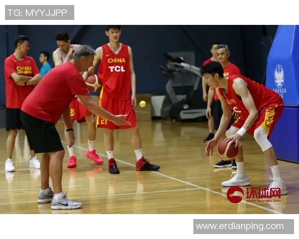 上海篮球队在世界杯中的灵活性表现引发热议展现团队协作与战术创新